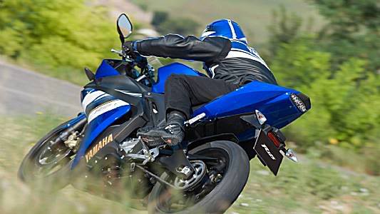 YAMAHA YZF R125 2008-YZF-R125-action-04_prv_tcm46-2