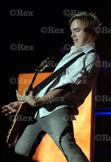 McFLY turn on xmas lights in London W14