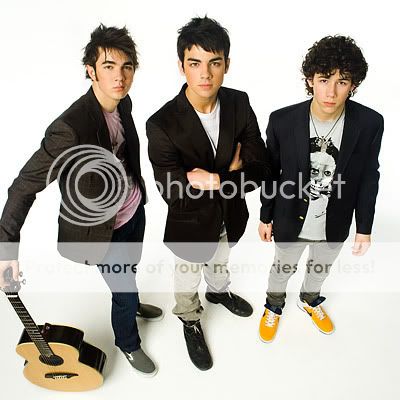 صور للjonas brothers Jonas-brothers-