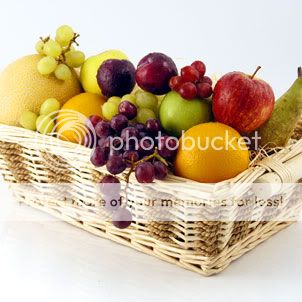 [rp] Greystoke Castle - Page 13 Luxury_fruit_basket_hamper