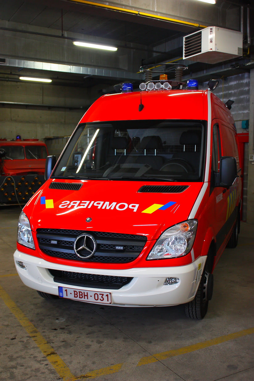 Waremme : Mercedes Sprinter déincarcération pour les pompiers IMG_5413