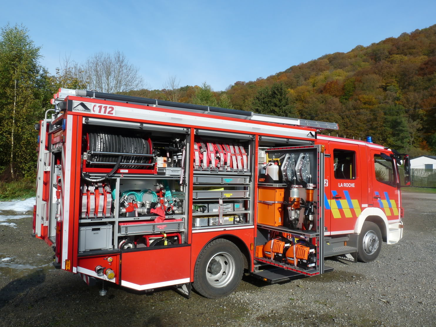 Nouvelle autopompe pour les pompîers de La Roche + photos P1080783