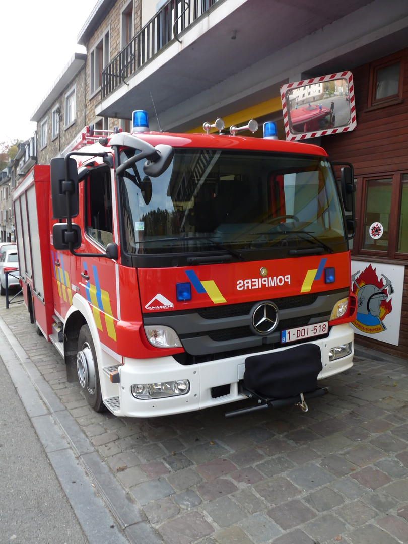 Nouvelle autopompe pour les pompîers de La Roche + photos P1080795