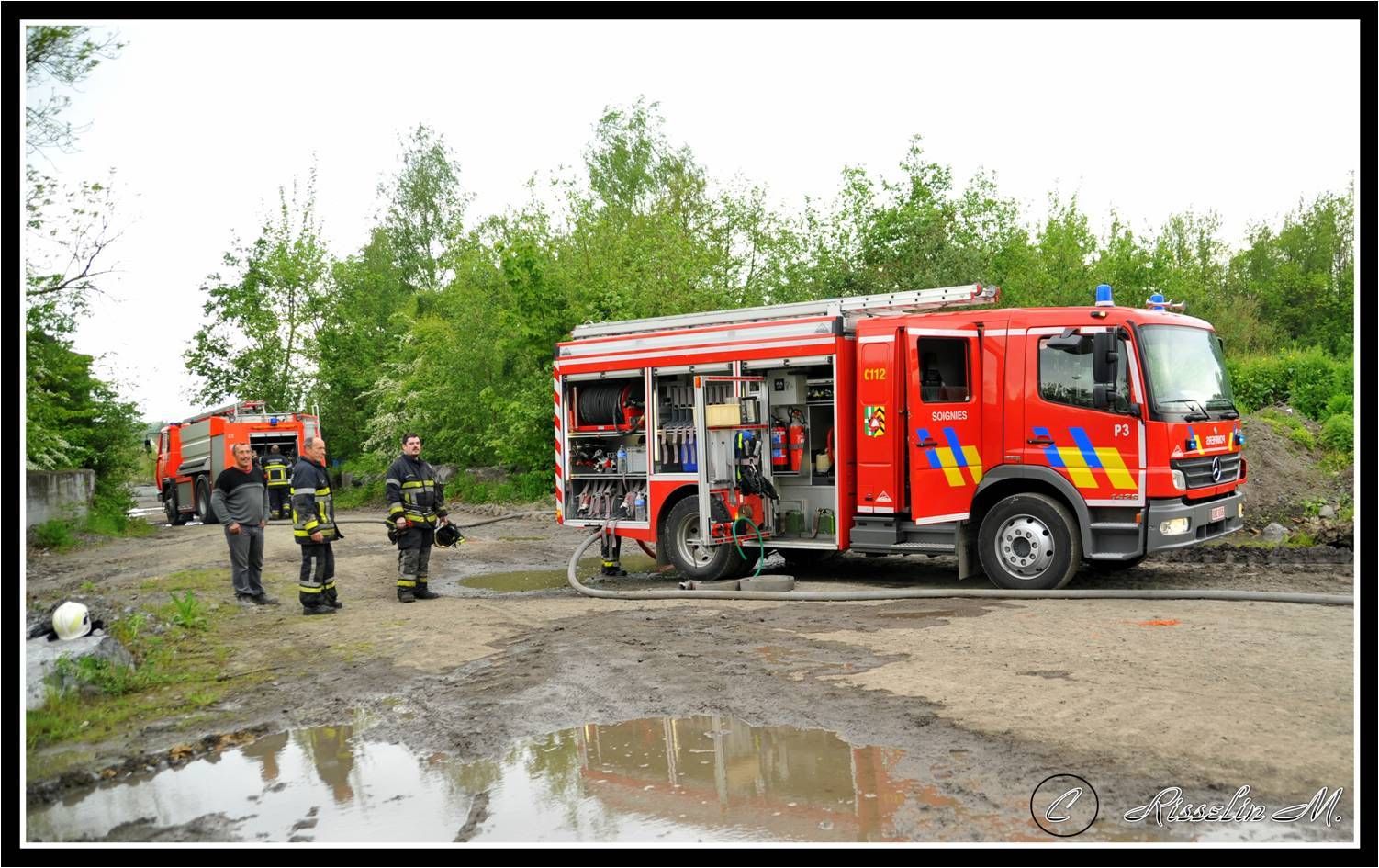 Important incendie à Soignies 18 mai 2012 PIN_0415-1