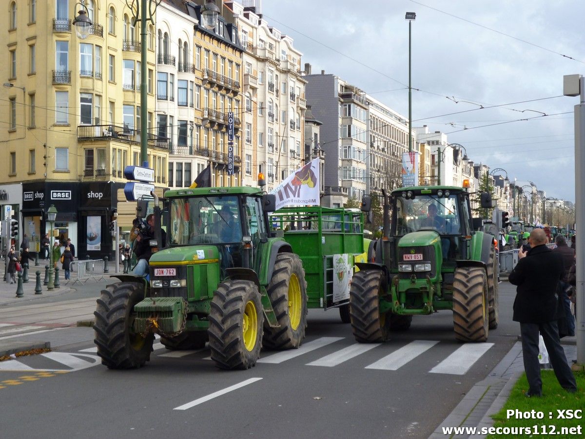 Manifestations à Bruxelles + photos - Page 3 P1010630_tn