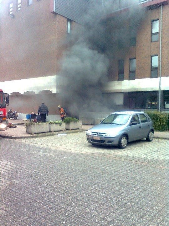 8/12/10 - Incendie au complexe Géruzet à Bruxelles (video & photos) 155583_477906562865_713782865_5637363_7977532_n