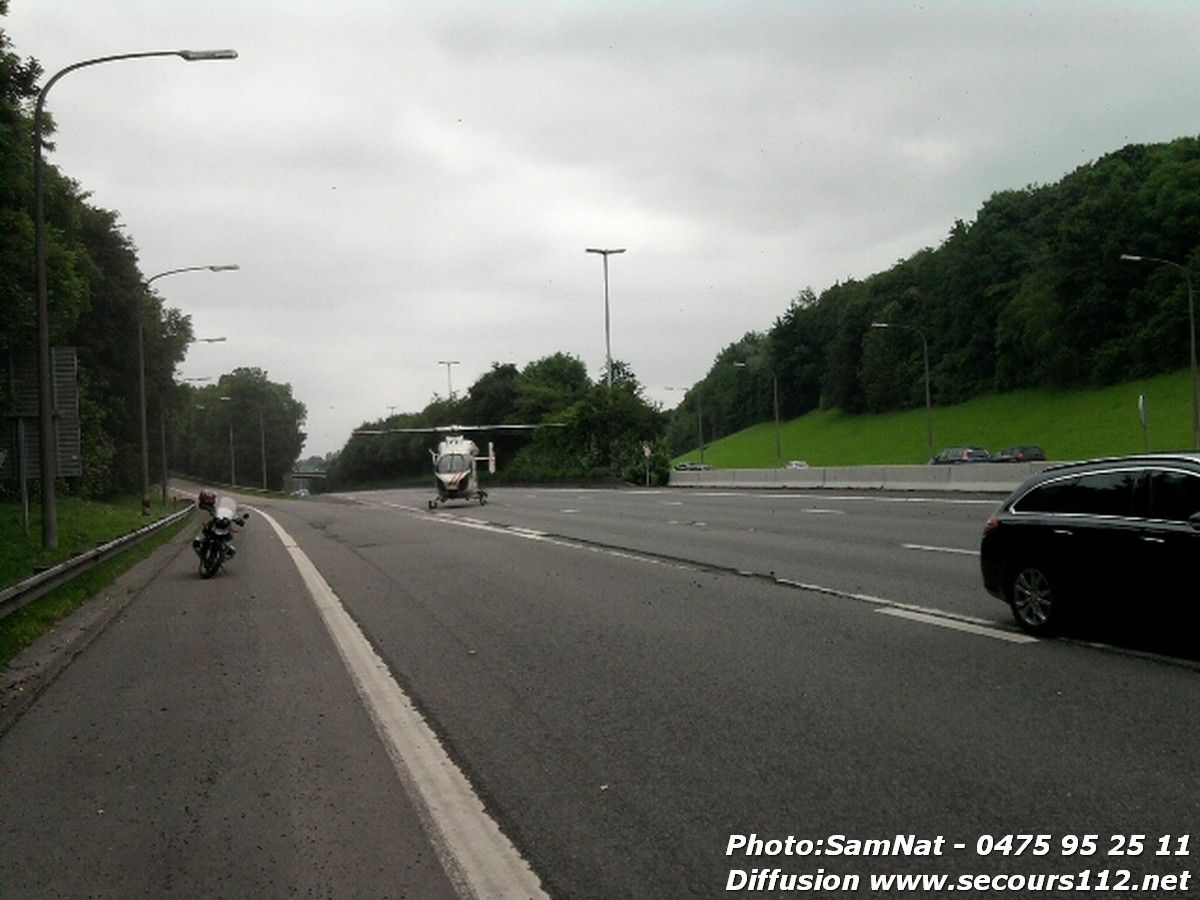 Un camion ADR se renverse sur la E411 à Bouge (4/07/2013 + photos) Photo-0766_tn