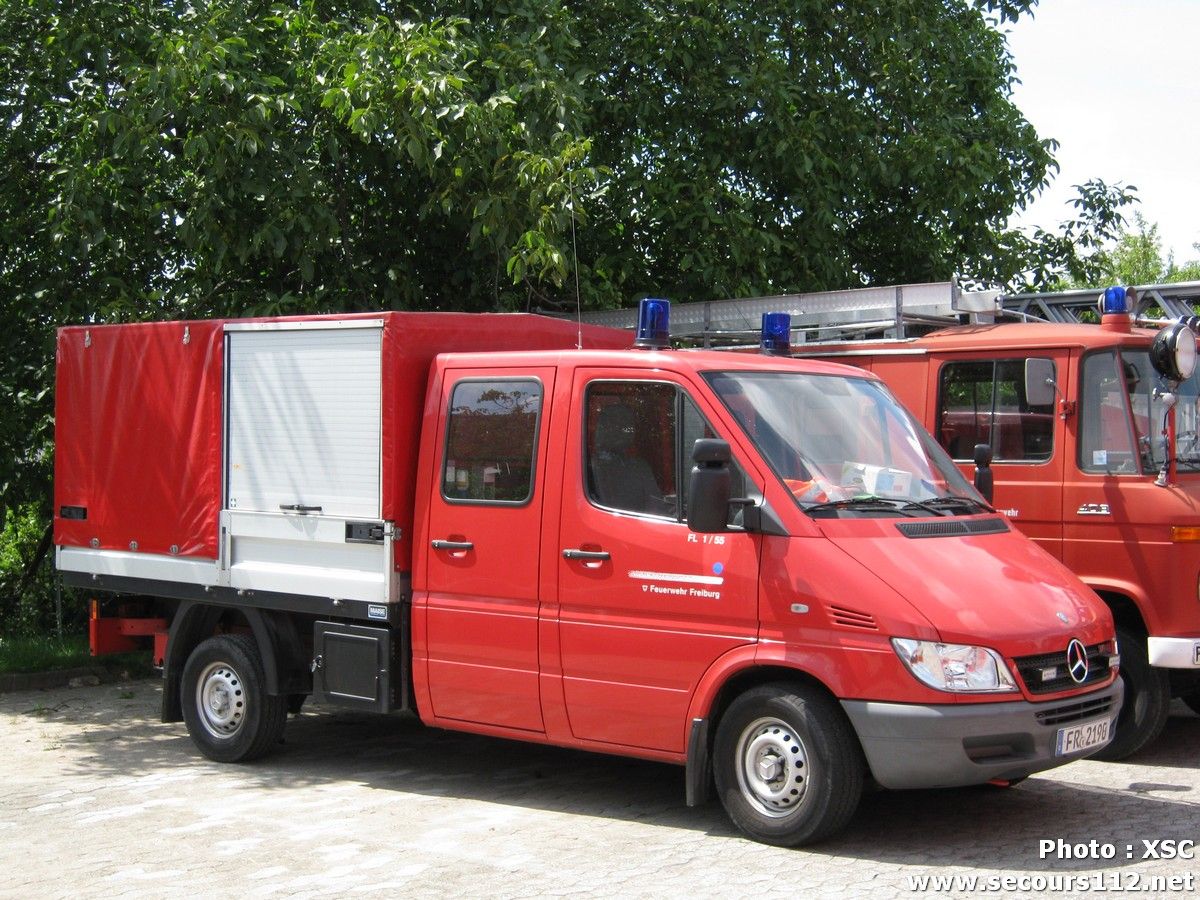 Feuerwehr Freiburg im Breisgau SprintercdiFreiburgIMG_330135_tn