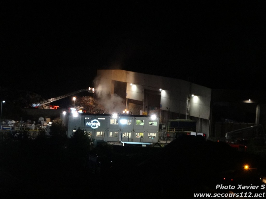 Incendie impressionnant au centre de tri des déchets de Mont-Saint-Guibert (13/09/2018 + photos) DSC08640