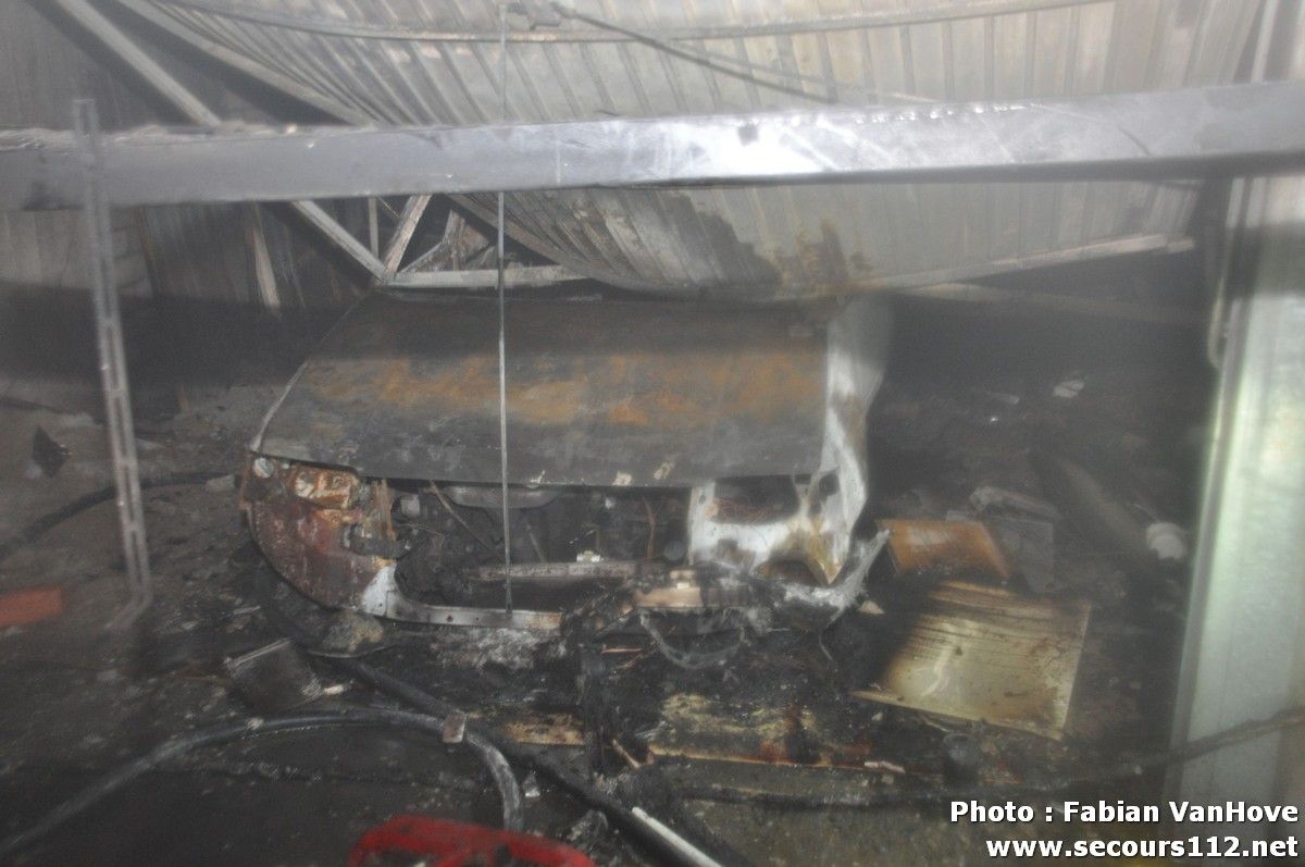 NYF911 - Incendie à Charleroi: plan catastrophe déclenché, 54 personnes intoxiquées (23/06/2012 + photos) CharleroiincendieDSC_010617_tn
