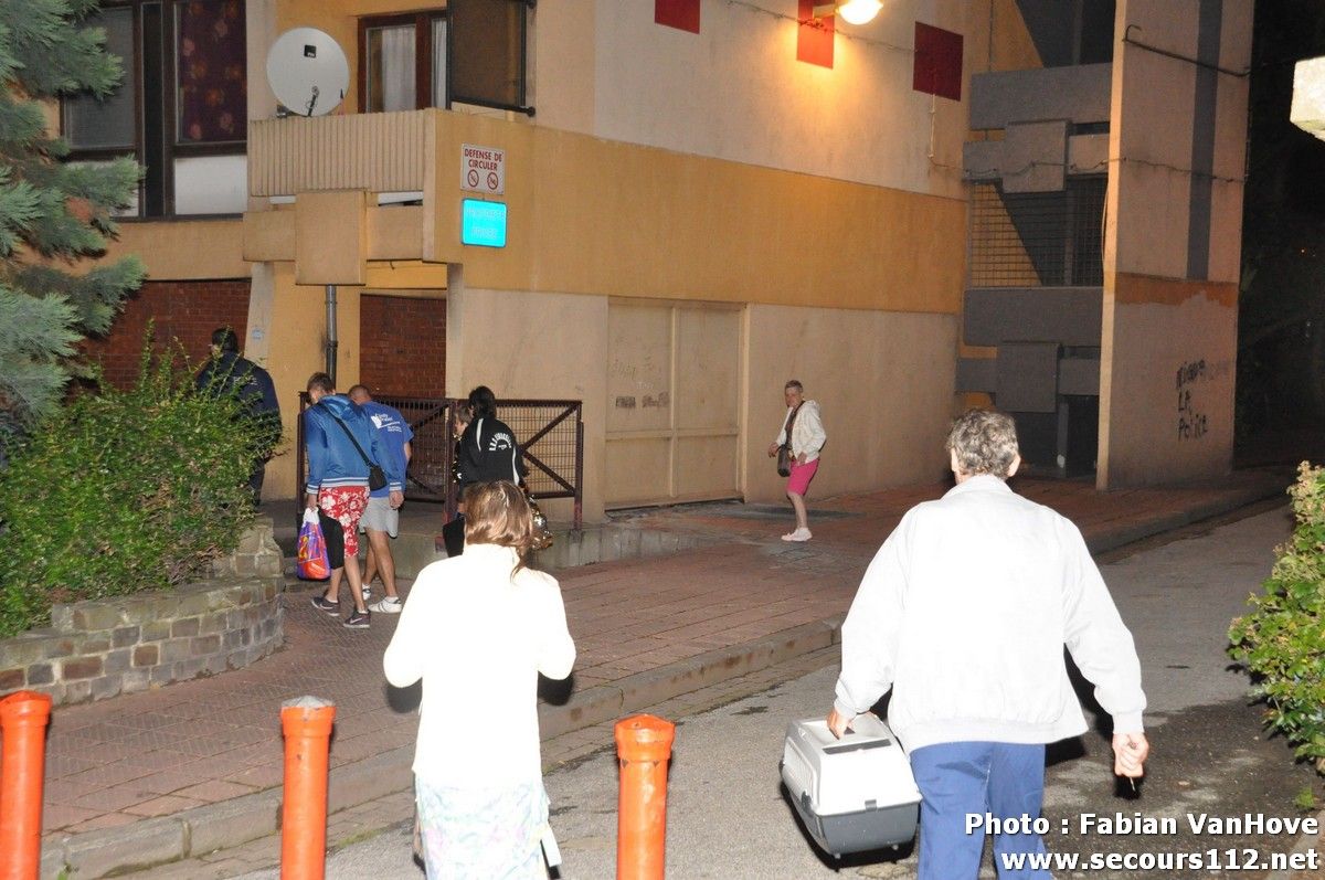 NYF911 - Charleroi: plan catastrophe déclenché pour un incendie dans un immeuble (30/07/2012 + photos) Tn_DSC_0448_tn