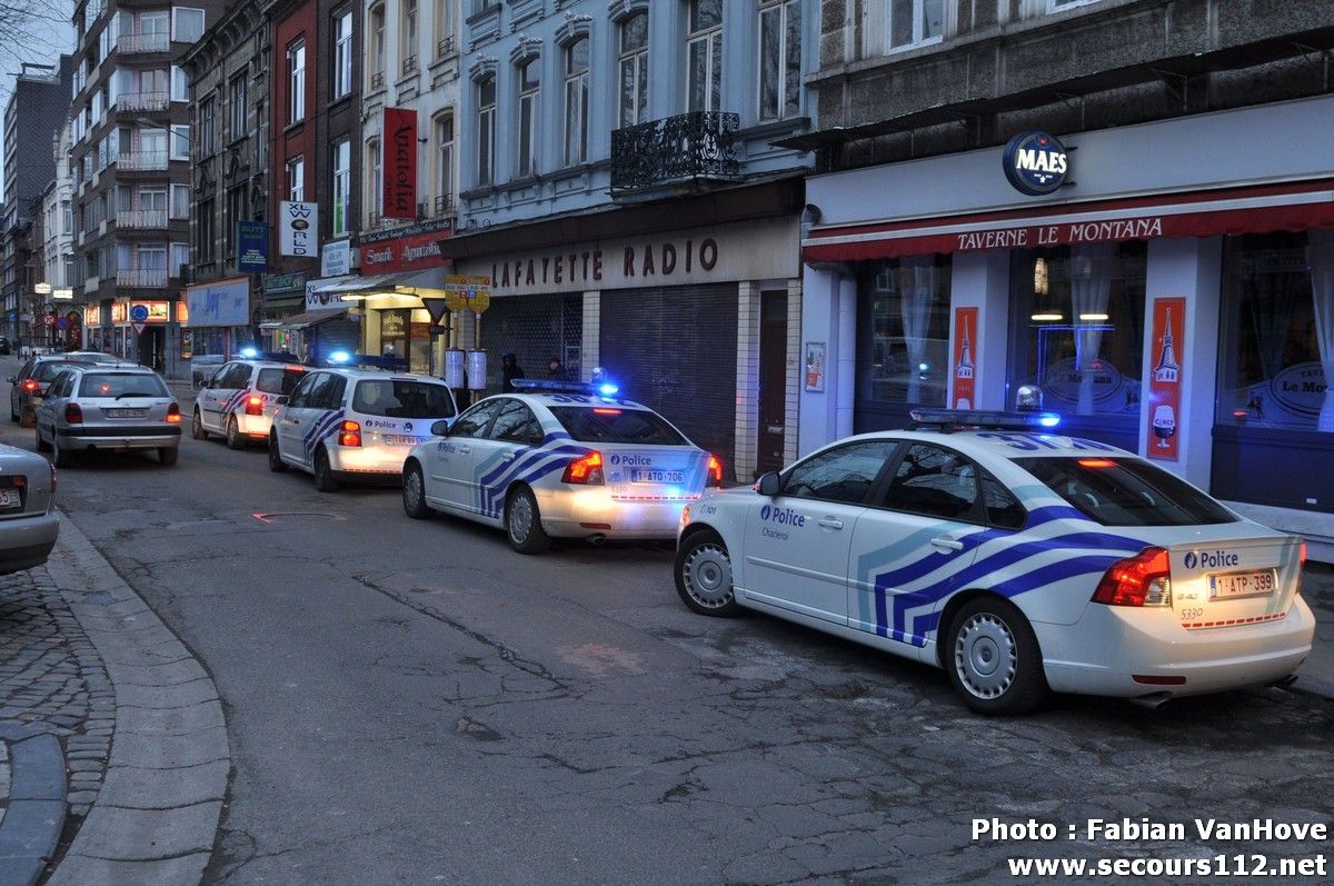 NYF911 - Charleroi: vaste opération policière sur la Ville-Haute (25/03/2013 + photos) Tn_controcirclepolicecharleroiDSC_00406_tn