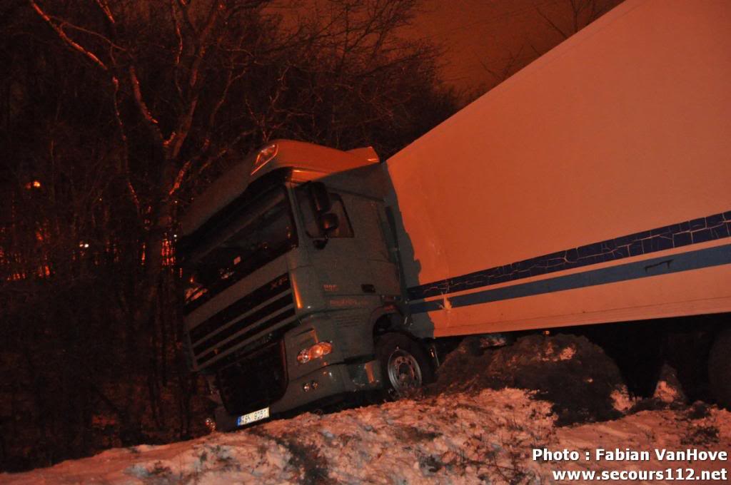 NYF911 - Deux camions en ciseau sur l'autoroute E42 à Fleurus (12/03/2013 + photos) Tn_fleurusaccidentcamionneigeDSC_06975_tn