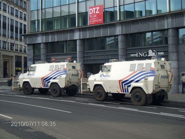 Manifestations à Bruxelles + photos - Page 2 HPIM1876