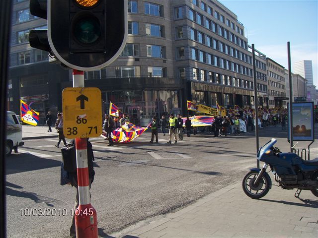 Manifestations à Bruxelles + photos - Page 2 HPIM7928