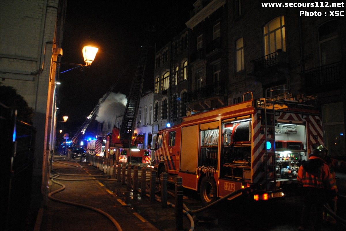 Gros incendie à Saint-Gilles, le plan catastrophe a été déclenché 2013-11-29 + photos Th_DSC_0593_tn
