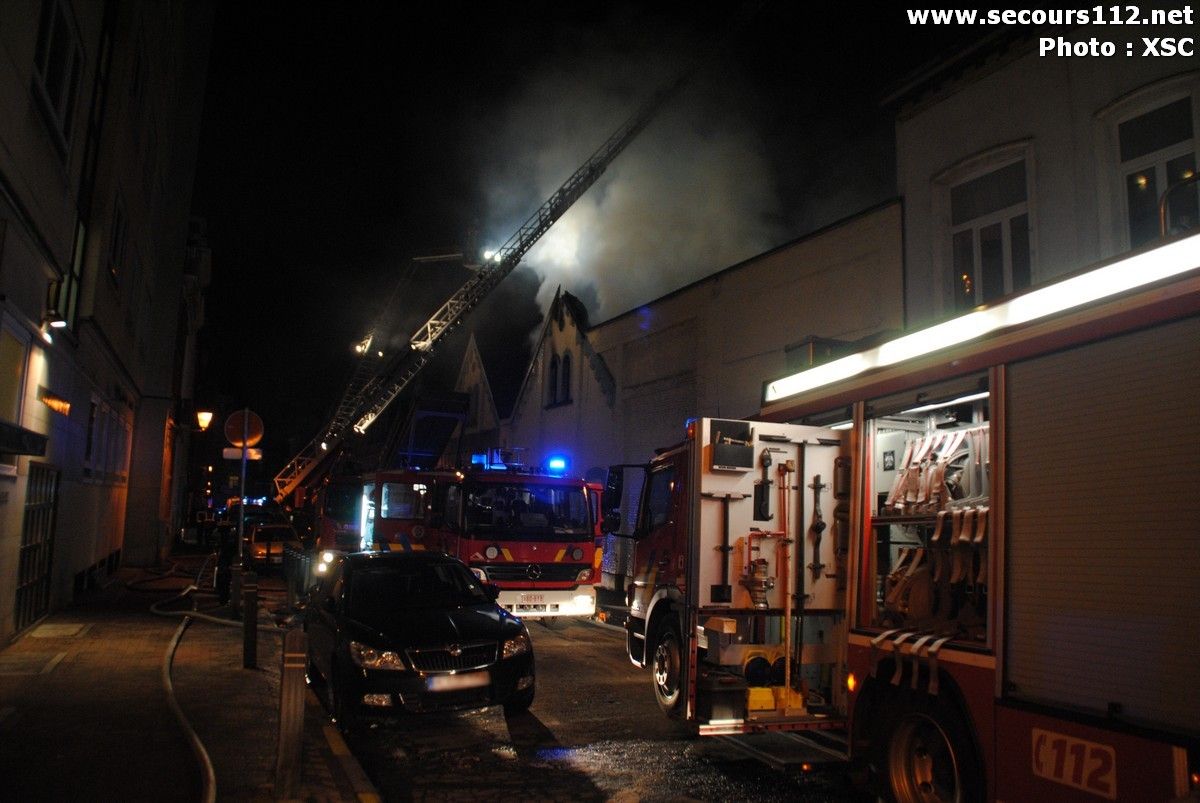 Gros incendie à Saint-Gilles, le plan catastrophe a été déclenché 2013-11-29 + photos Th_DSC_0647_tn