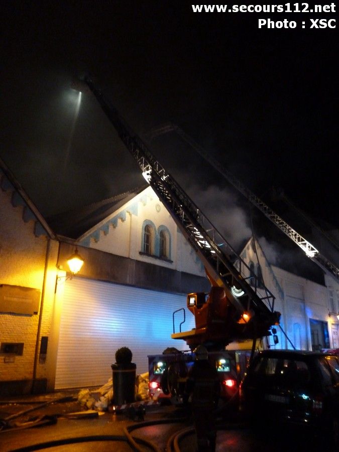 Gros incendie à Saint-Gilles, le plan catastrophe a été déclenché 2013-11-29 + photos Th_P1040588_tn