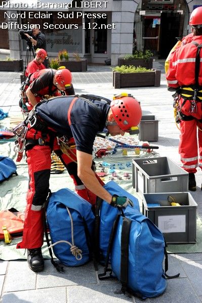 Exercice GRIMP : Un homme descend le beffroi de Tournai en civière (11/07/2011+photos) DSC_3554_tn