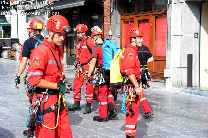 Exercice GRIMP : Un homme descend le beffroi de Tournai en civière (11/07/2011+photos) DSC_3571_tn