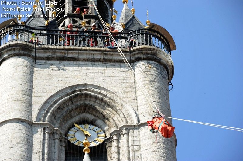 Exercice GRIMP : Un homme descend le beffroi de Tournai en civière (11/07/2011+photos) DSC_3641_tn