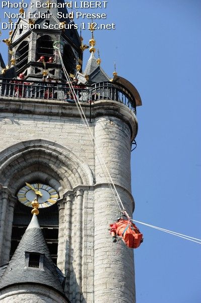 Exercice GRIMP : Un homme descend le beffroi de Tournai en civière (11/07/2011+photos) DSC_3643_tn