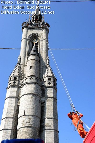 Exercice GRIMP : Un homme descend le beffroi de Tournai en civière (11/07/2011+photos) DSC_3659_tn