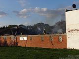 Beersel: incendie dans un hangar, plan urgence déclenché (15/09/2017 + photos) Th_DSC02737_tn
