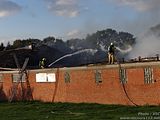 Beersel: incendie dans un hangar, plan urgence déclenché (15/09/2017 + photos) Th_DSC02752_tn