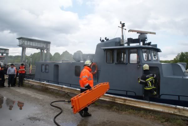 Ittre : Démo feu de bateau par les pompiers de Tubize Tubize15