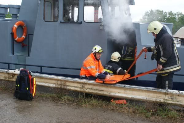 Ittre : Démo feu de bateau par les pompiers de Tubize Tubize23