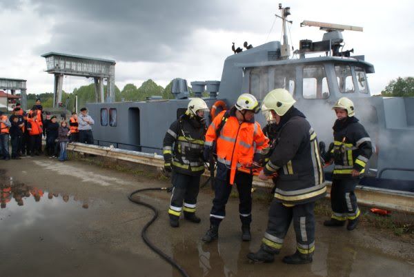 Ittre : Démo feu de bateau par les pompiers de Tubize Tubize31