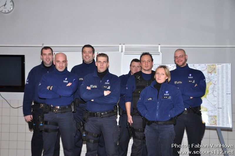 NYF911 - Mobilisation des services de secours pour le réveillon de nouvel an dans la région de Charleroi (+ photos) 31122010policechatelet1_tn