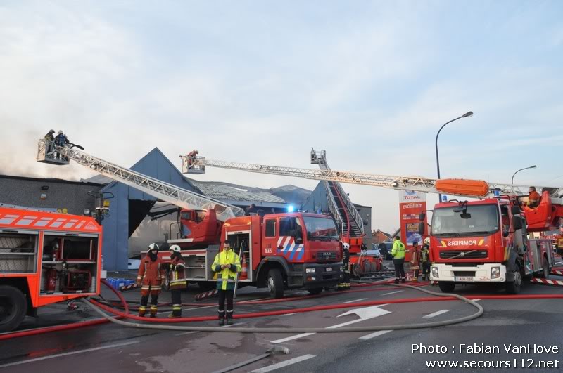 NYF911 - incendie dans un garage à Strée (Beaumont) 2/03/11 + photos DSC_000278_tn