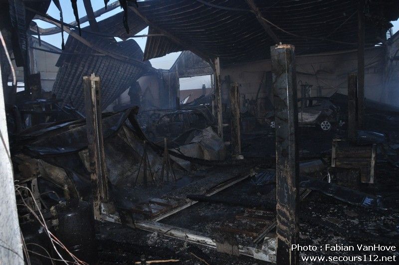 NYF911 - incendie dans un garage à Strée (Beaumont) 2/03/11 + photos DSC_000296_tn