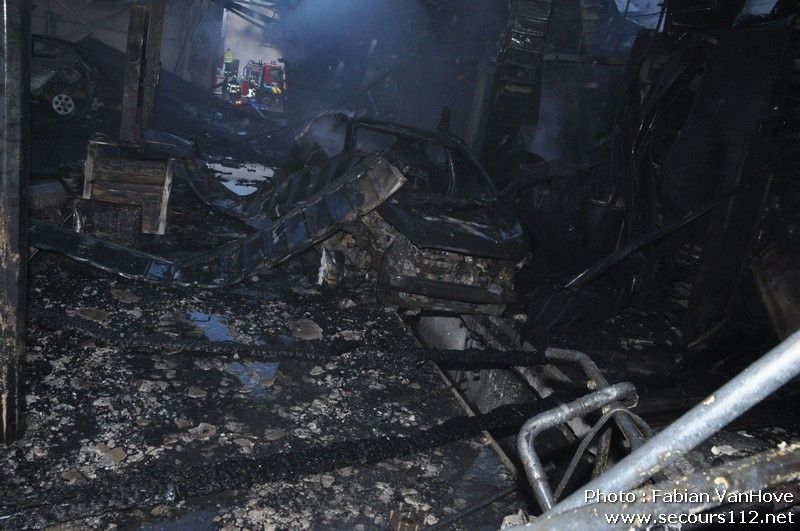 NYF911 - incendie dans un garage à Strée (Beaumont) 2/03/11 + photos DSC_000297_tn