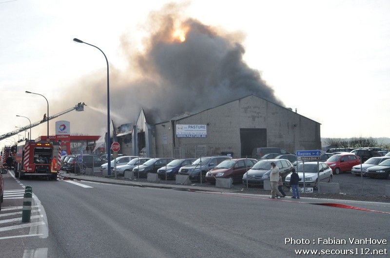 NYF911 - incendie dans un garage à Strée (Beaumont) 2/03/11 + photos DSC_0002_tn