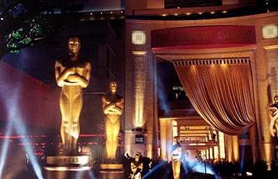 Gala Premios Oscar 2012 MF Oscar_statues_and_kodak_theater