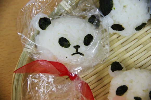 How to Make Cute Panda Onigiri !!!! How-to-make-Panda-Onigiri-011