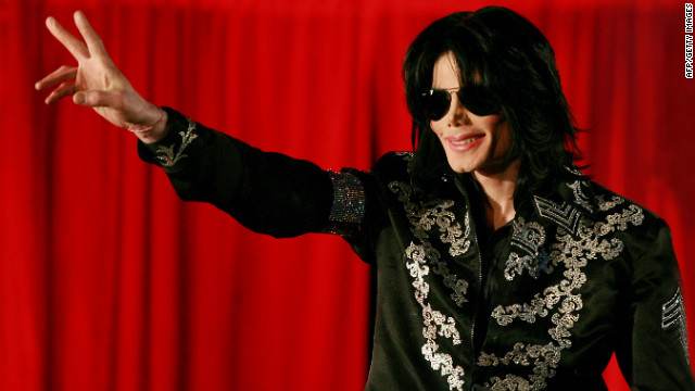 Justiça fecha sites por uso indevido da imagem de Michael Jackson (Atualização pág. 1) 120903014332-jackson-v-sign-story-top