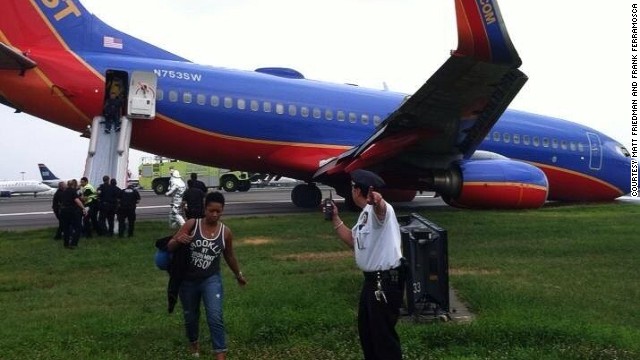 Nose Gear on Southwest jet collapses  LaGuardia Airport 130722193910-southwest-laguardia-landing-fail-02-story-top