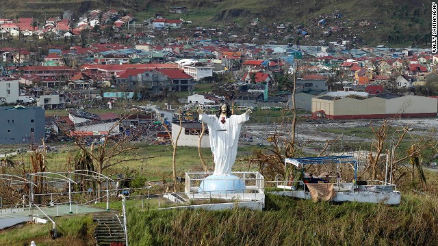 Typhon aux Philippines : un combat entre l'Immaculée et le Dragon rouge feu ! 131113083327-jesus-calvary-hill-story-top