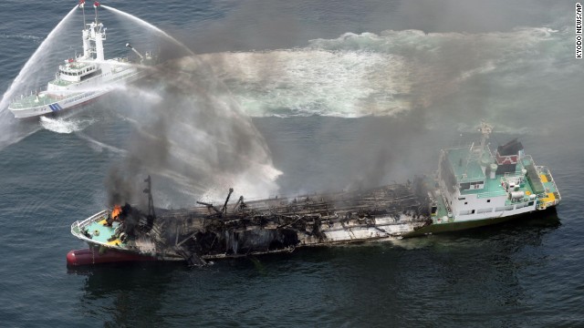 Impactantes imágenes aéreas del barco petrolero que explotó en Japón 140529133021-japan-tanker-ship-accident-2-horizontal-gallery