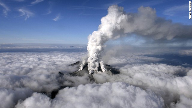 ENTRA EN ERUPCION MONTE ONTAKE - JAPON  140927120421-japan-volcano-01-ap924323579007-horizontal-gallery