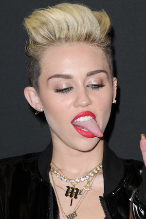 NECROPORRA 2014-2015 Miley-cyrus-tongue-4
