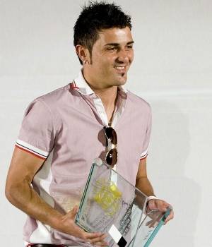 انت تشجع من ؟ برشلونة ام ريال مدريد ؟ David-villa-300x350