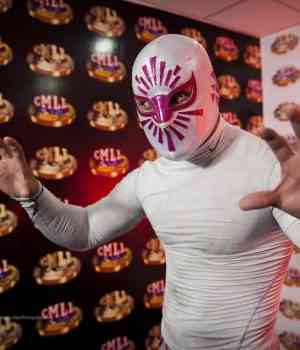 Conferencia de prensa SINGLE DEBUT MATCH: Ziggler vs Mistico El-mistico-300x350