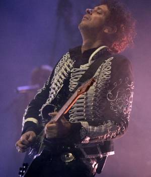 Gracias Totales, Gustavo Cerati / El Rock en tu Idioma está de Luto / En Coma por Consumir Viagra? / Te despertaremos cuando pase el Armagedón Gustavo-cerati-300x350