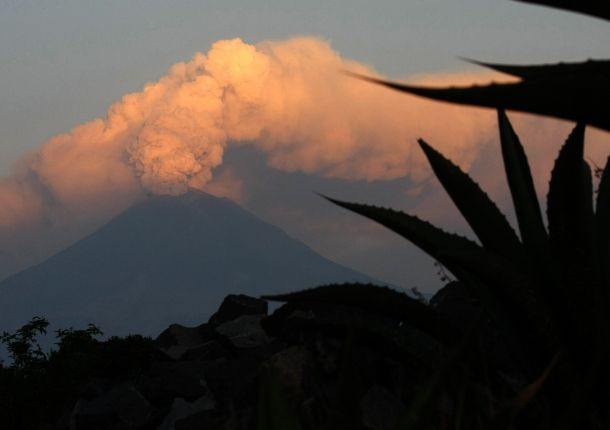  SEGUIMIENTO MUNDIAL DE VOLCANES DÍA TRAS DÍA . - Página 15 Volcan-popocatepetl-610x430