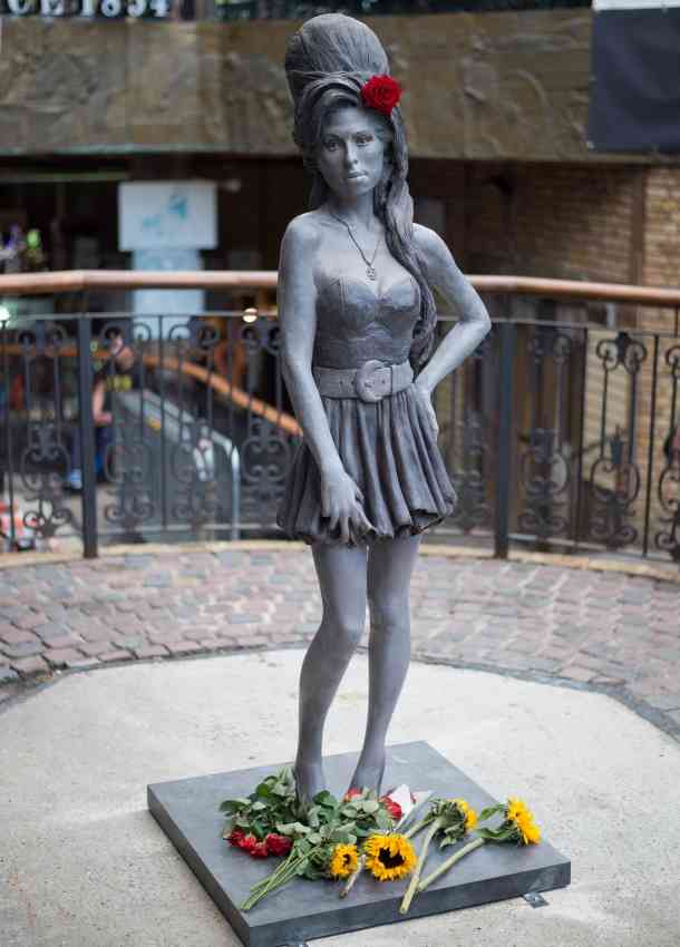 Esculturas rockeras Estatua-amy-winehouse--610x850